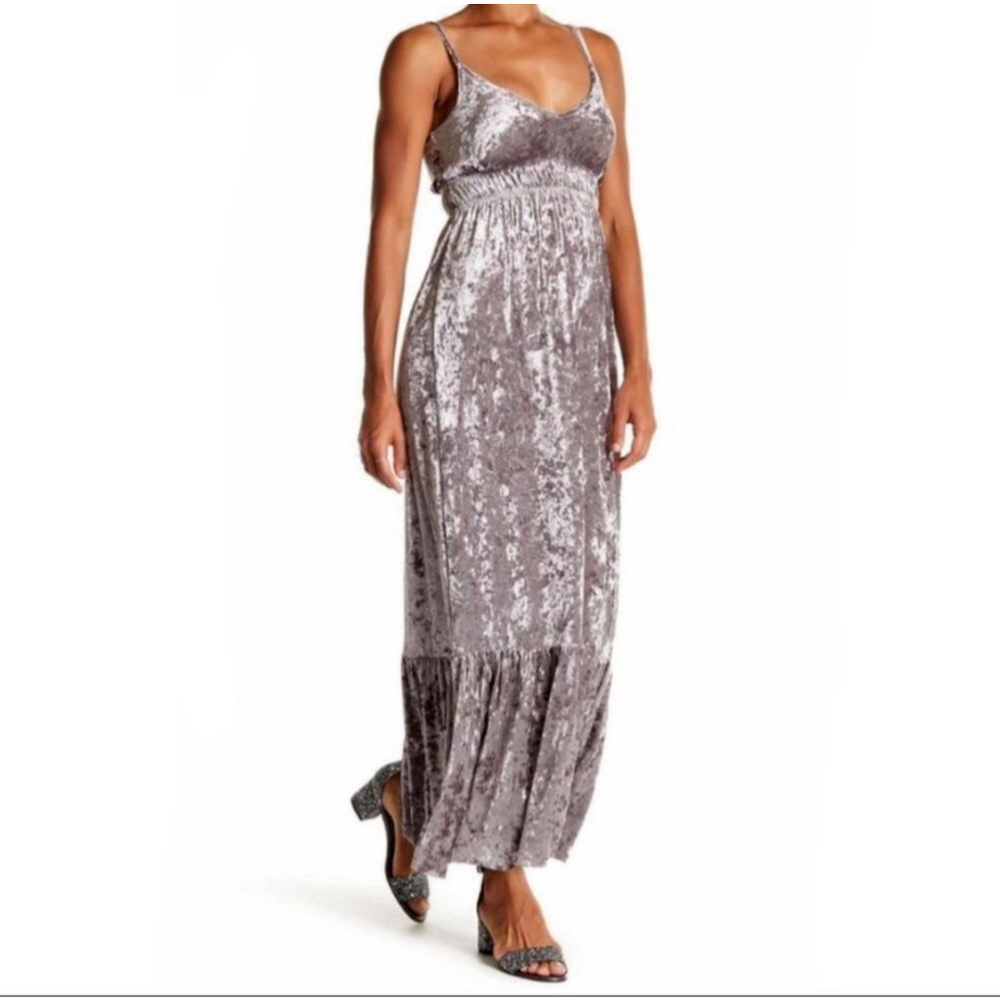 Romeo + Juliet Couture Silver Crushed Velvet Tiered Maxi Dress Size Medium NWT
